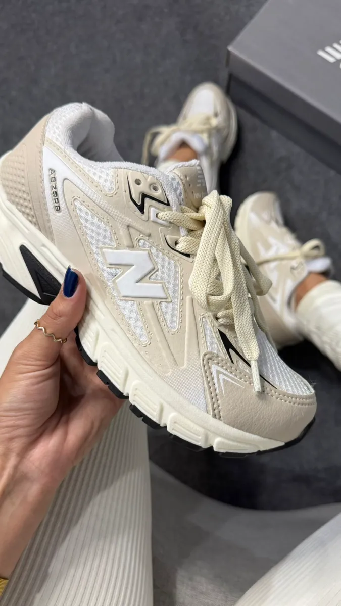 New Balance 530 Beige