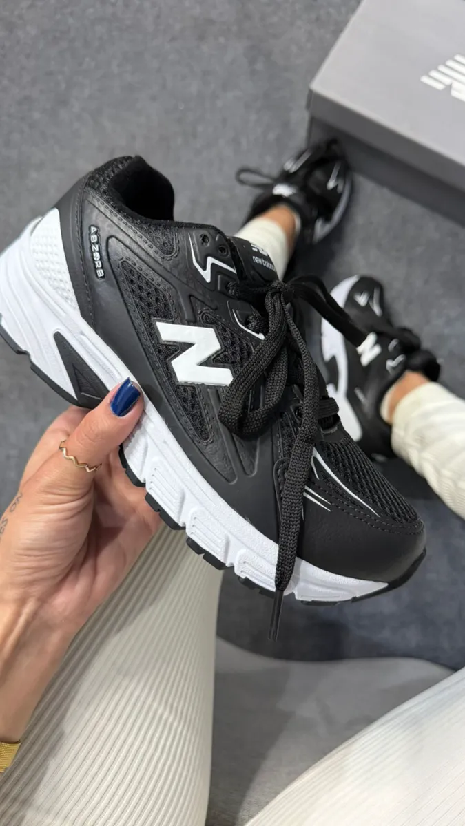 New Balance 530 Negras
