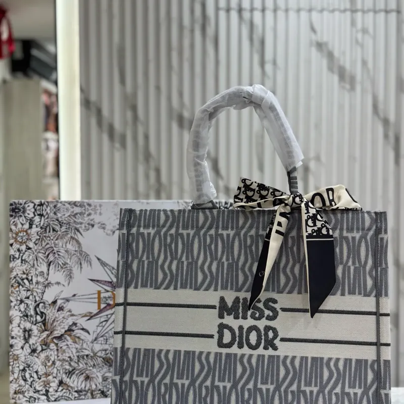 Cartera Miss Dior - 1